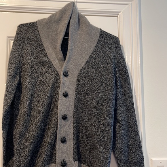 Zara men classic front open sweater very stylish, gray and black color L size. - Picture 3 of 13